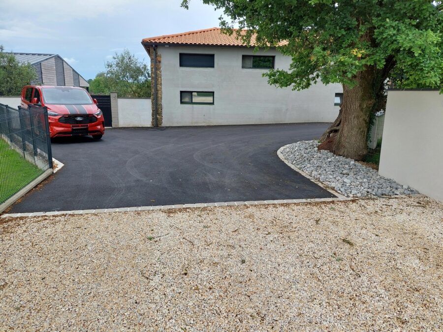 Enrobé gravier et pavé