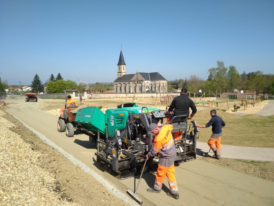 Aménagement du cœur de parc et de l'entrée de Ville - Cirières 79