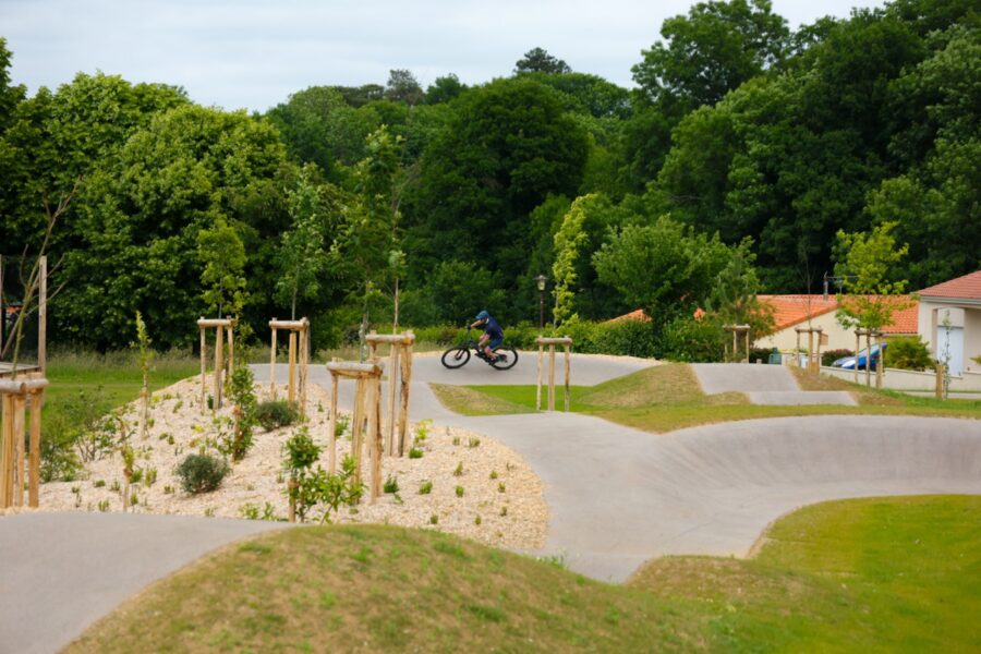 Aménagement du cœur de parc et de l'entrée de Ville - Cirières 79