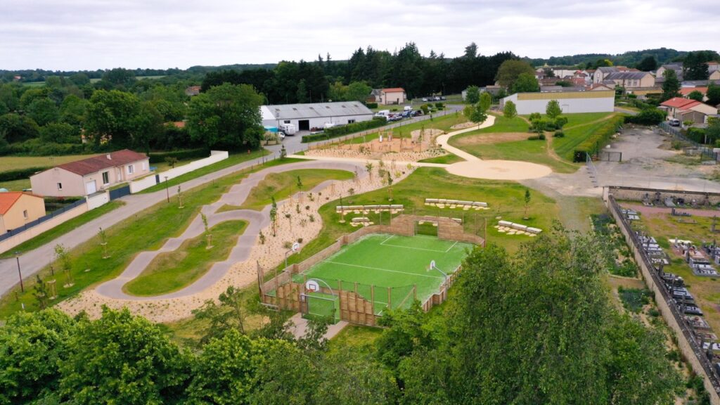 Aménagement du cœur de parc et de l'entrée de Ville - Cirières 79